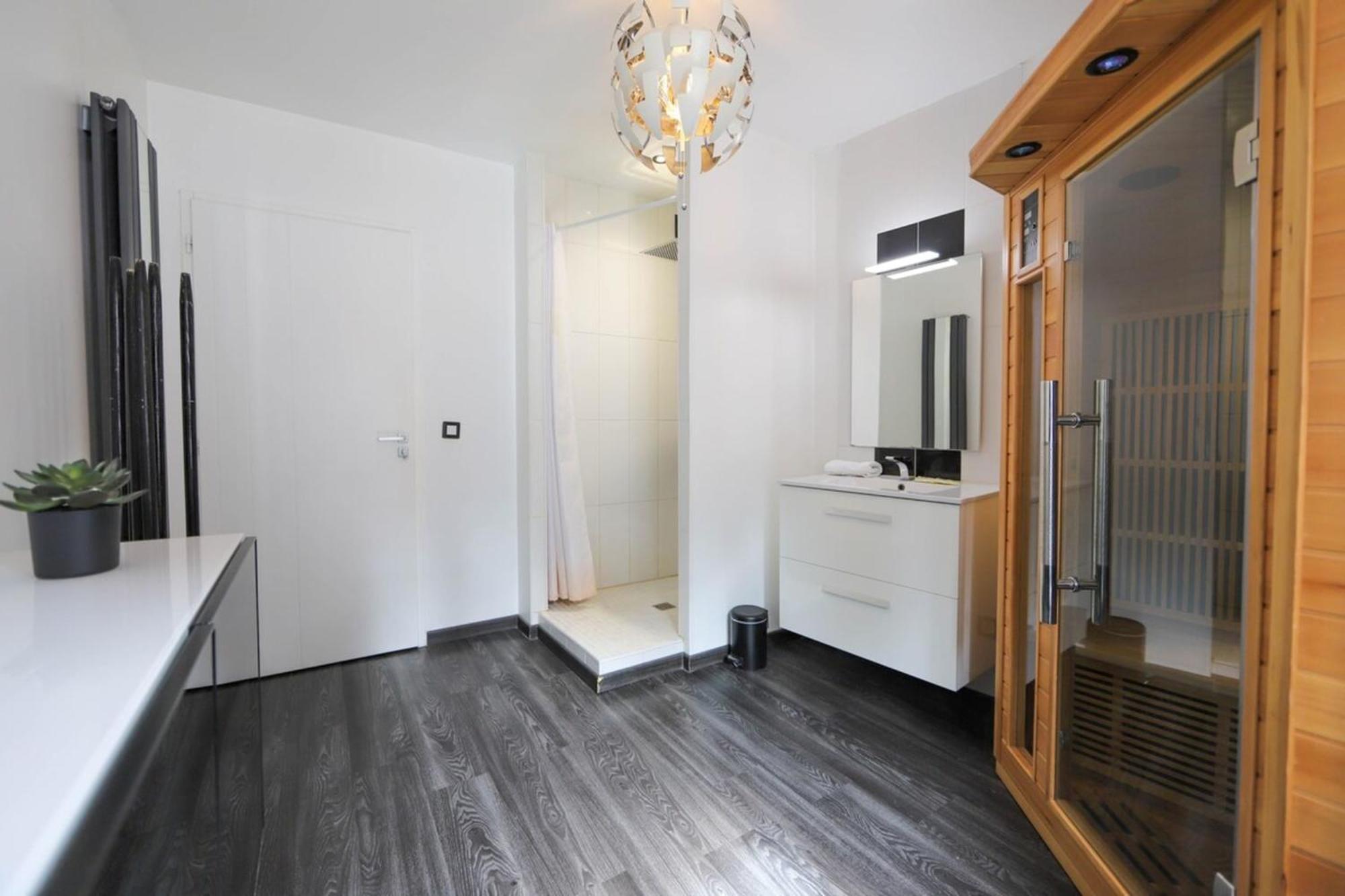Appartement 2 Bd With Sauna In The Center Of *